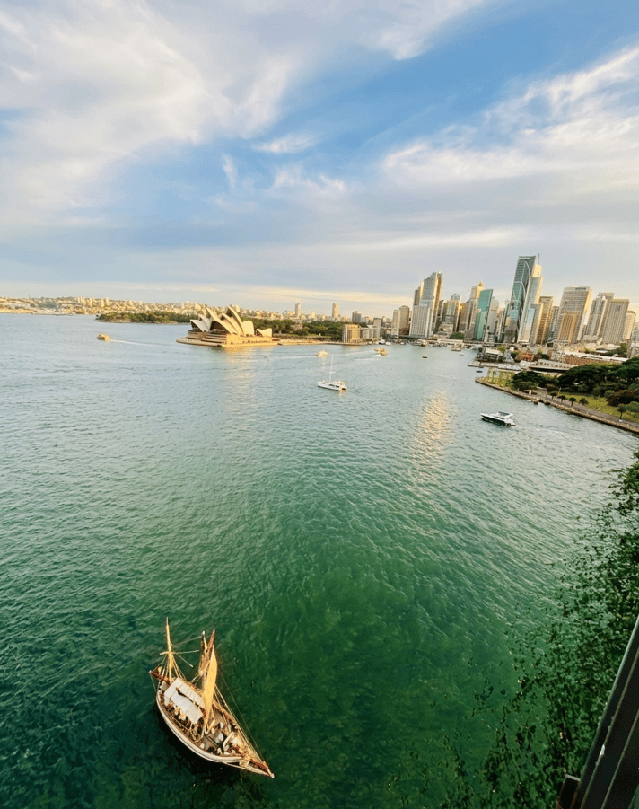 Stroll from Circular Quay toward the Opera House